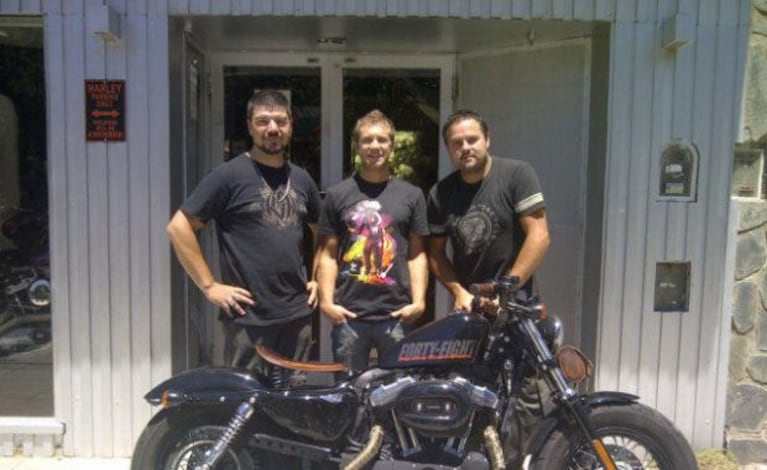 La nueva inseparable compañía de Nico Riera: ¡su moto! (Foto: Twitter)