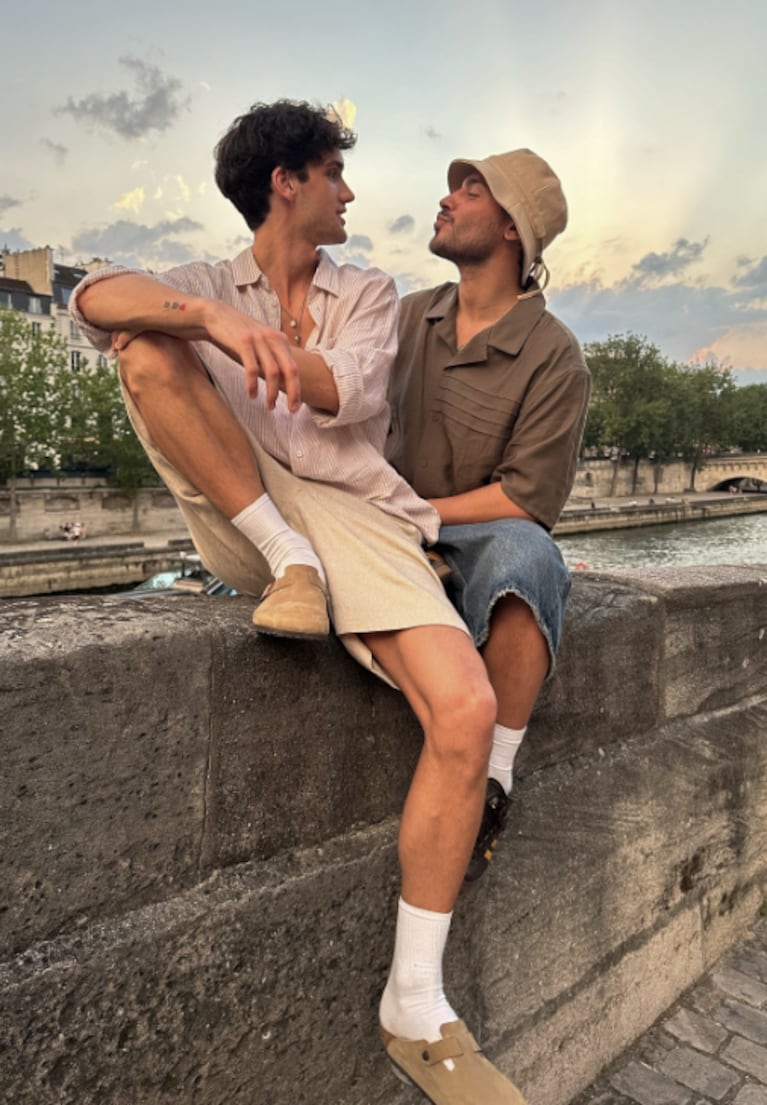 La pareja rememoró su viaje a París.