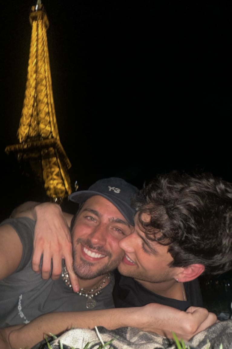 La pareja rememoró su viaje a París.