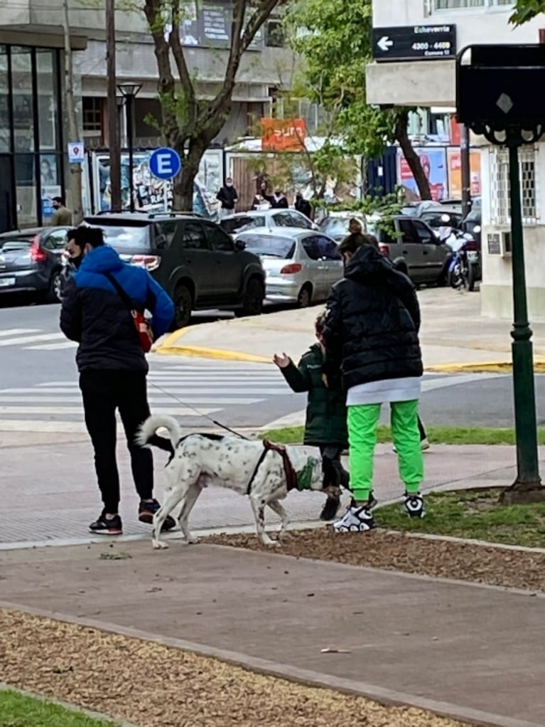 La tarde de plaza de Jimena Barón y el Tucu López con Momo y la mascota del conductor