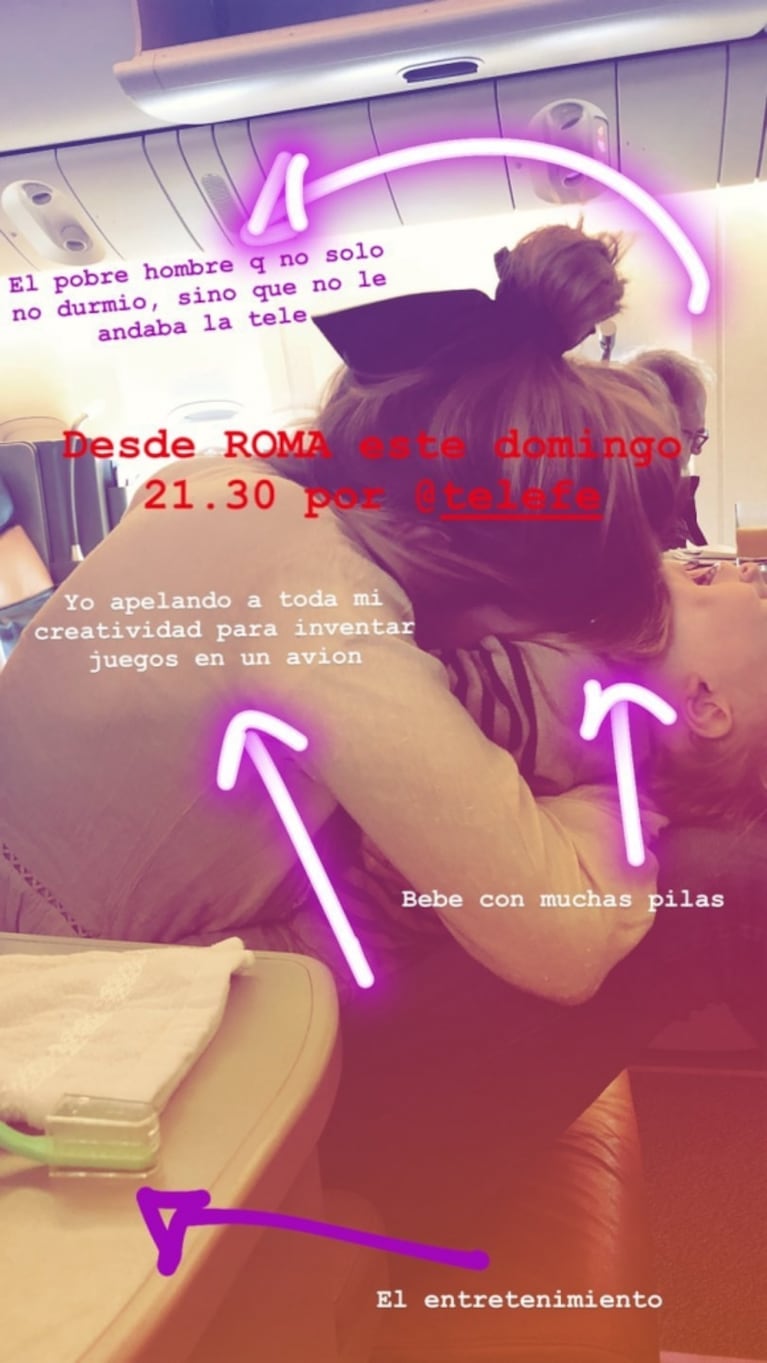 La tierna foto de Paula Chaves amamantando a Baltazar en pleno vuelo a Roma