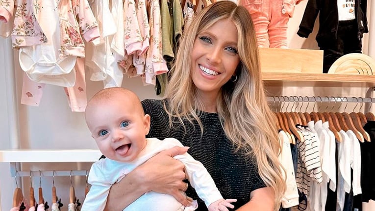 La tierna foto de Vita, la hija de Cande Ruggeri, junto a su bisabuela en una feliz tarde en familia.