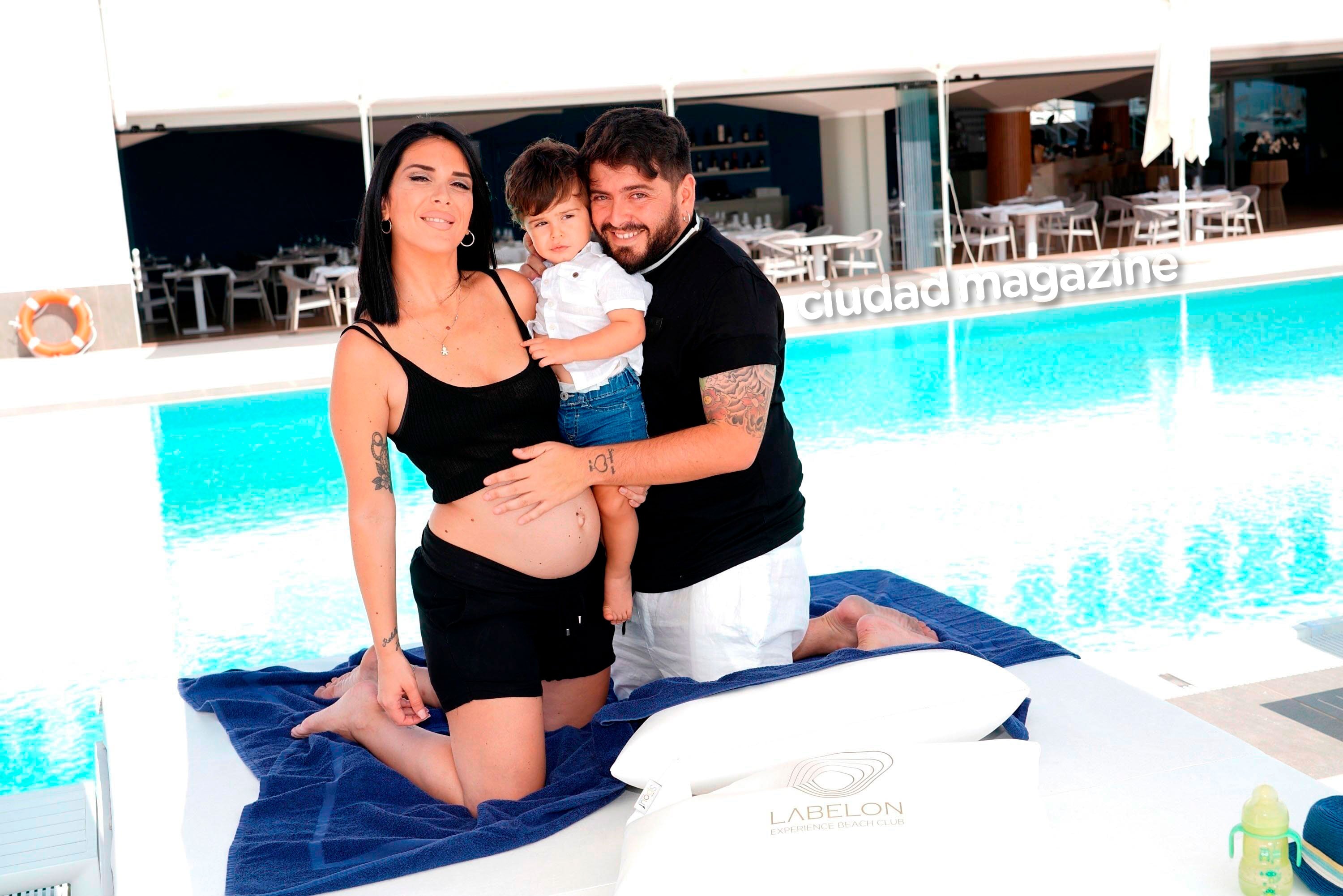 La tierna sesión de fotos de Diego Maradona junto a Diego Matías y Nunzia Pennino, embarazada. (Foto: Grosby Group)