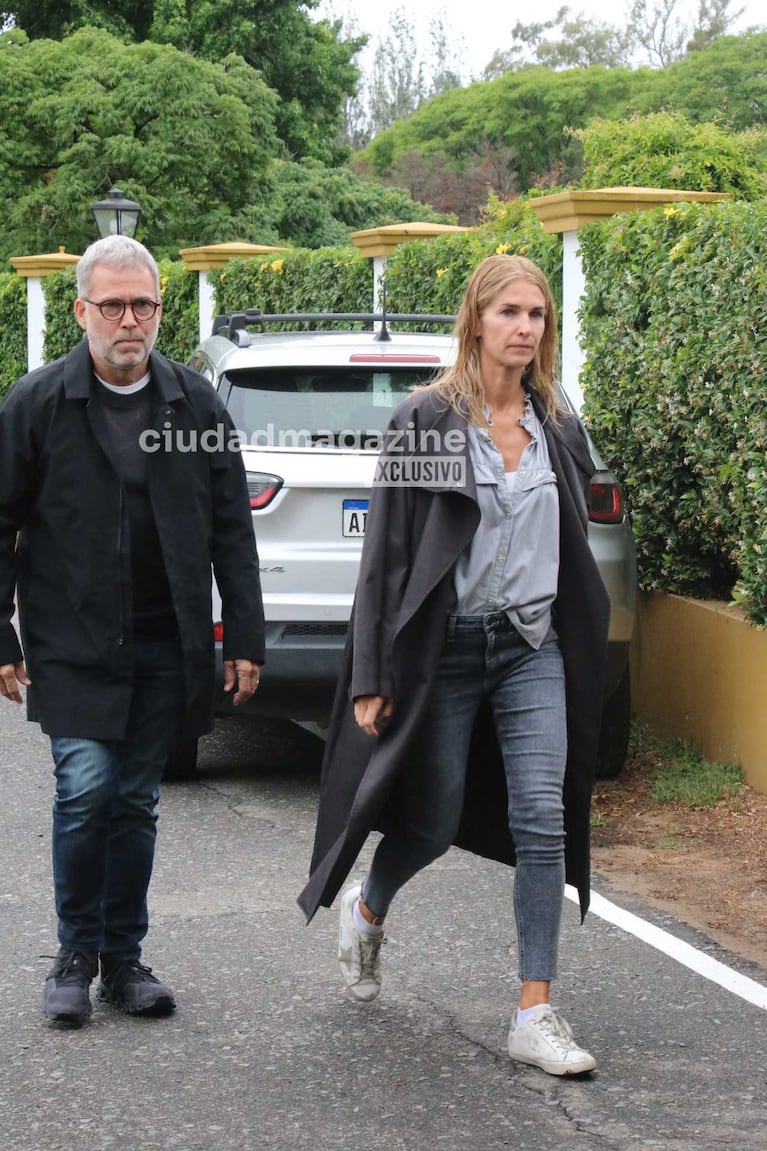 La triste despedida de Ricardo Piñeiro: en la imagen , Augusto Rodríguez Larreta y Julieta Spina (Foto: Movilpress)