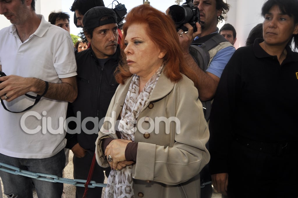 La última despedida a Juan Carlos Calabró. (Foto: Jennifer Rubio - Ciudad.com)