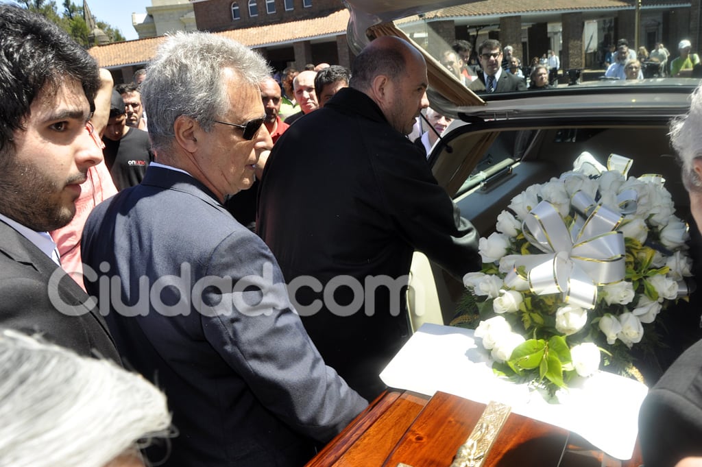 La última despedida a Juan Carlos Calabró. (Foto: Jennifer Rubio - Ciudad.com)