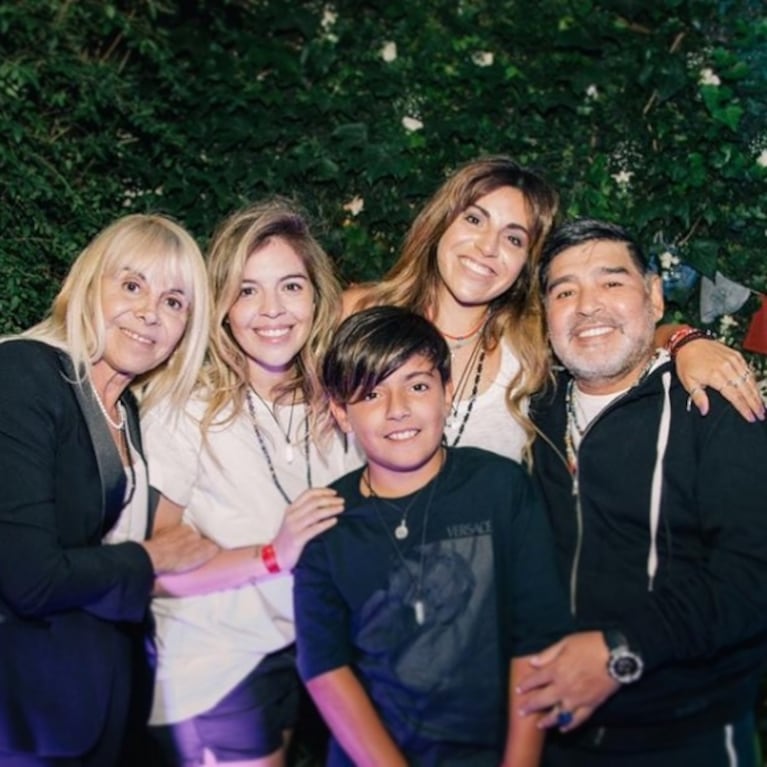 La última foto de Diego Maradona con Claudia Villafañe, Dalma, Gianinna y Benjamín: "Somos nosotros"