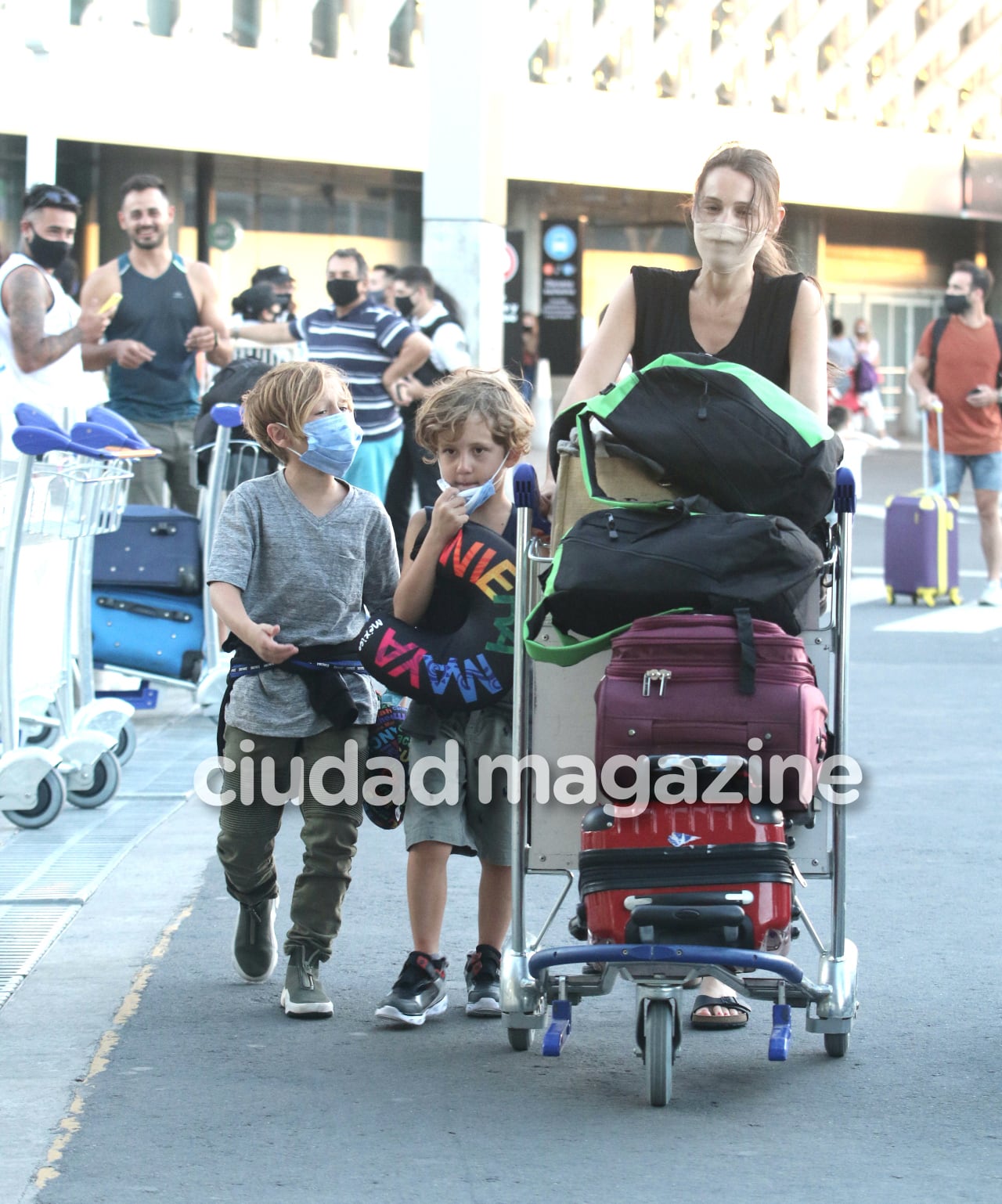 La vuelta de Pampita a Argentina tras anunciar su embarazo en México. Foto: Movilpress