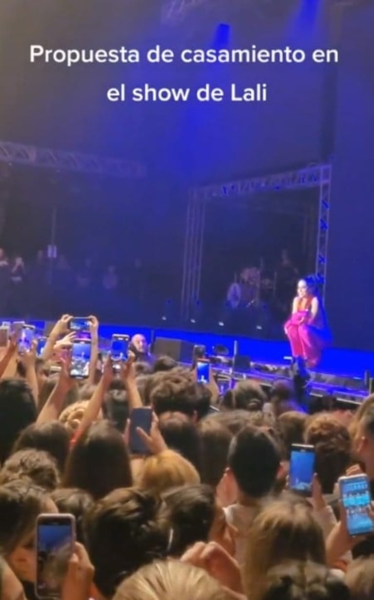 Lali Espósito se emocionó por una propuesta de casamiento en su show: "¡Dijo sí!"