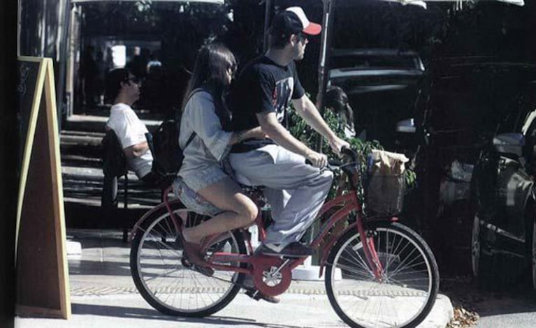 Lali Esposito y Benjamín Amadeo, un amor en bicicleta