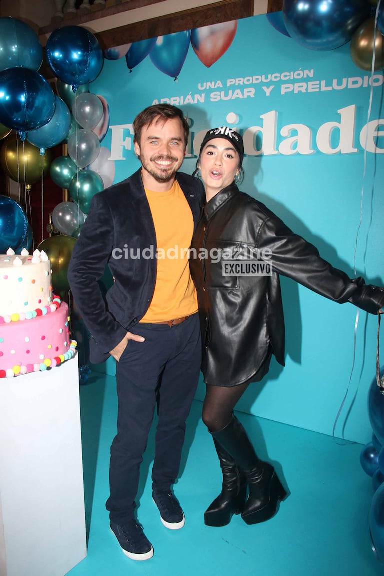 Lali Espósito y Benjamín Rojas en el teatro (Foto: Movilpress).