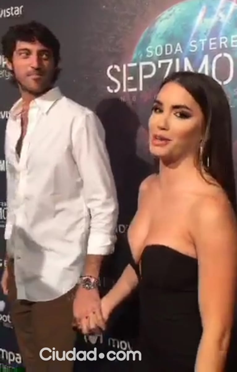 Lali Espósito y Santiago Mocorrea, enamorados en el estreno de Séptimo Día: ¡tomados de la mano durante toda la alfombra roja!