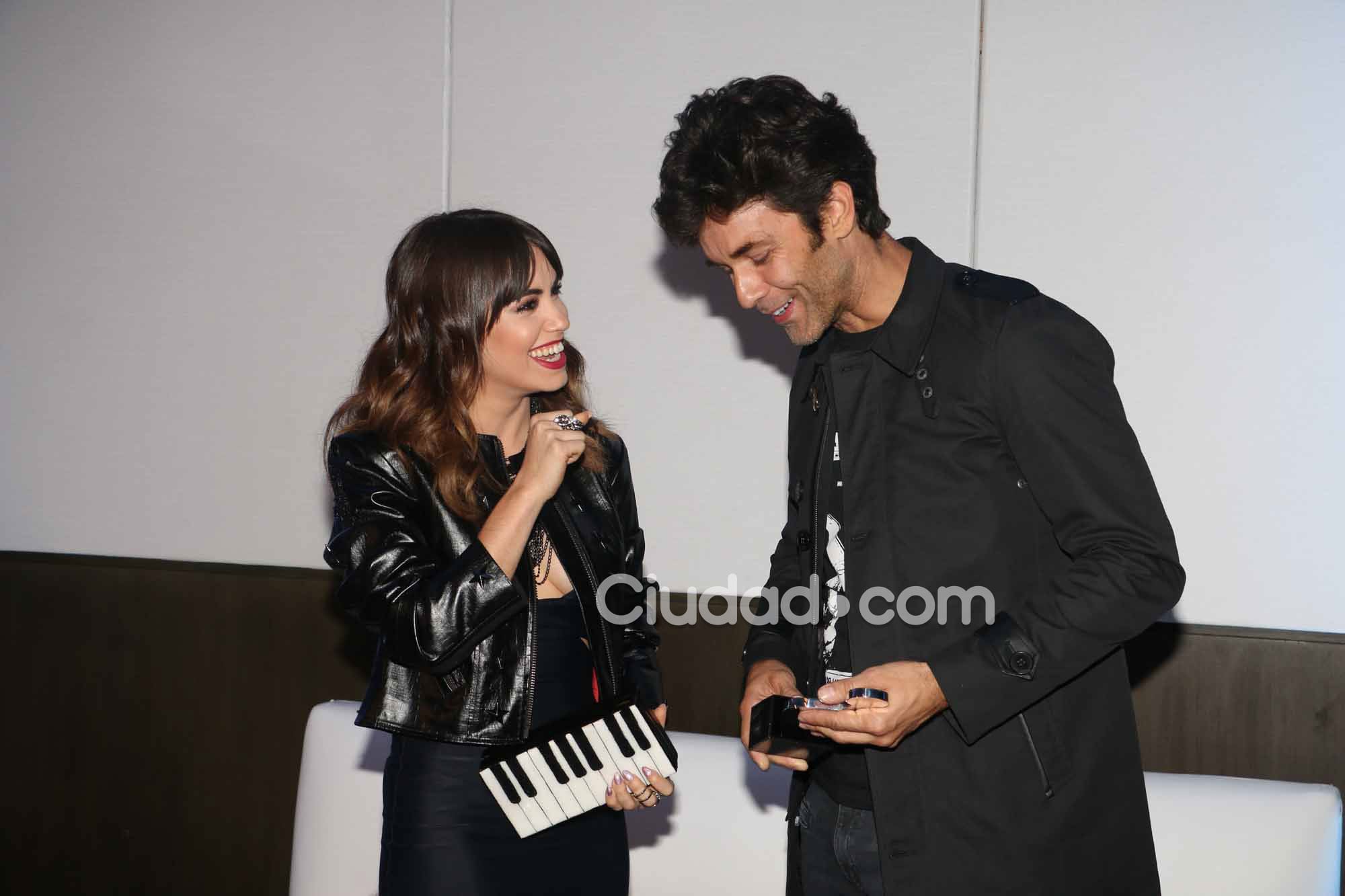 Lali y Mariano, juntos y enamorados en #LosMásClickeados2015. (Foto: Movilpress)