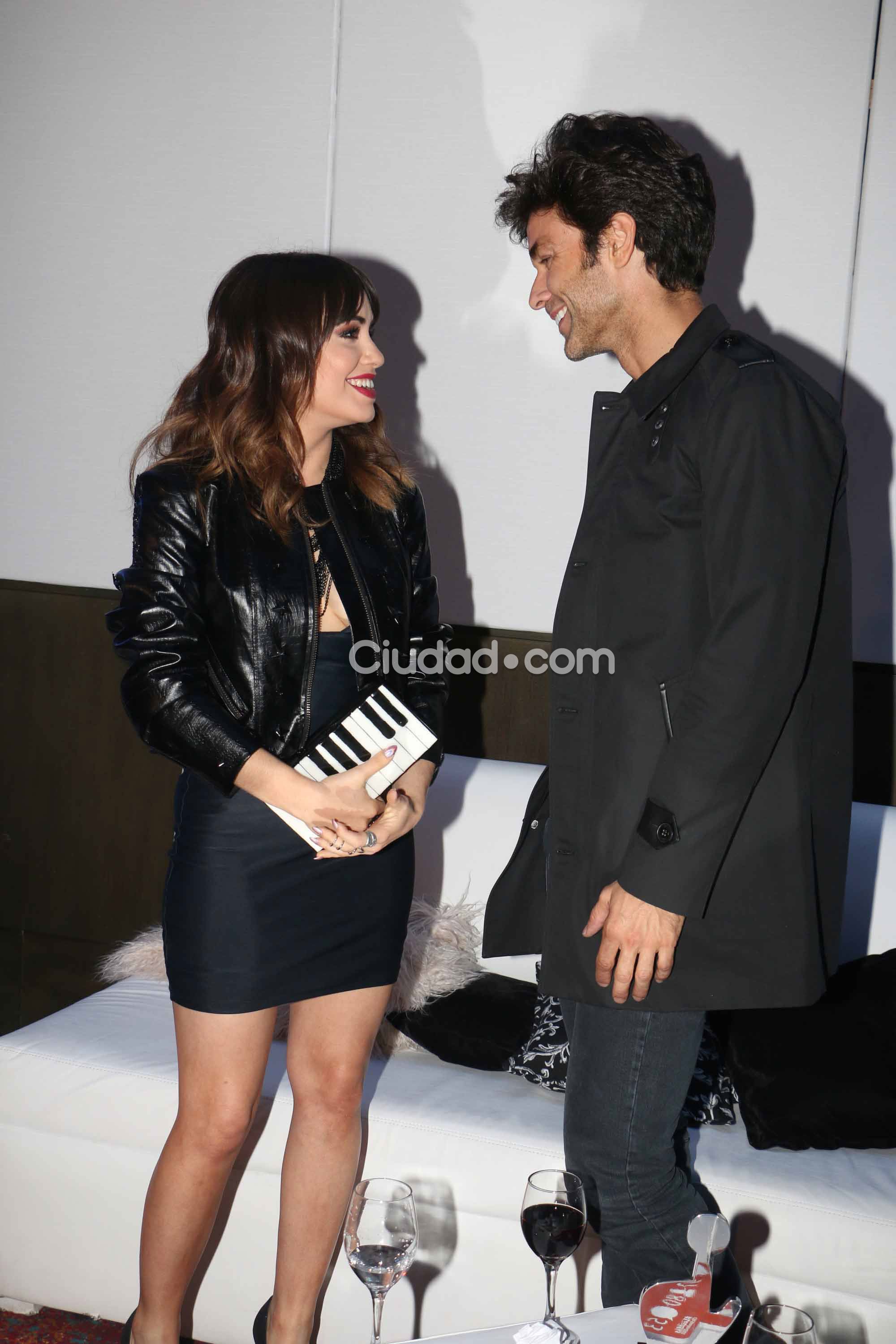 Lali y Mariano, juntos y enamorados en #LosMásClickeados2015. (Foto: Movilpress)