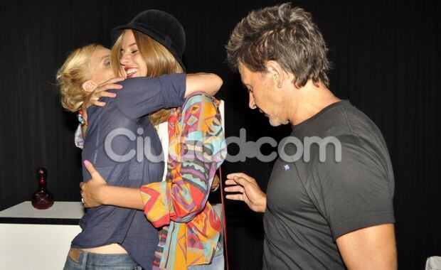 Laport y Viviana Sáez, felices junto a su hija en el estreno de Las novias de Travolta (Foto: Jennifer Rubio). 