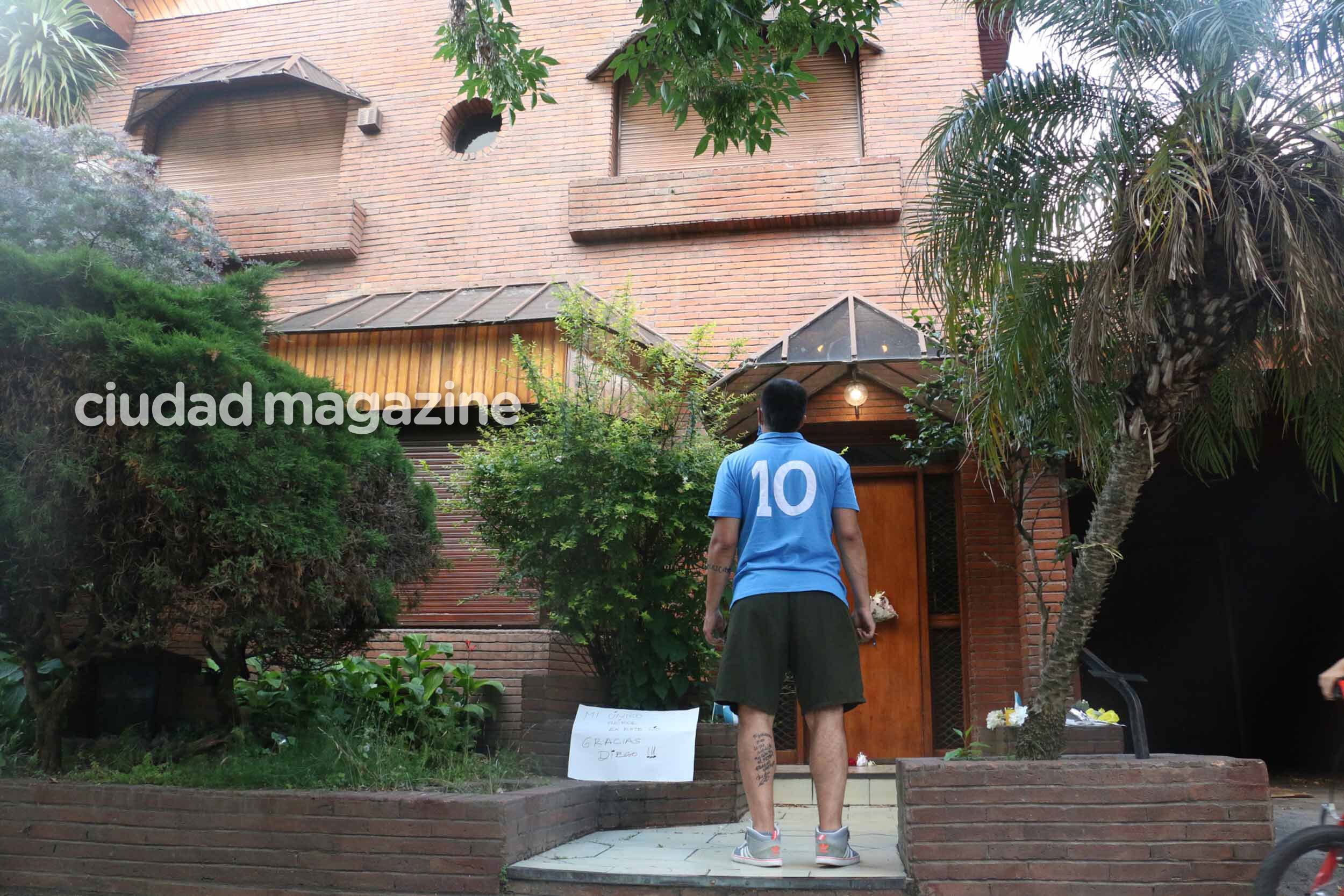 Las casas en las que vivió Diego Maradona se convirtieron en santuarios (Fotos: Movilpress)