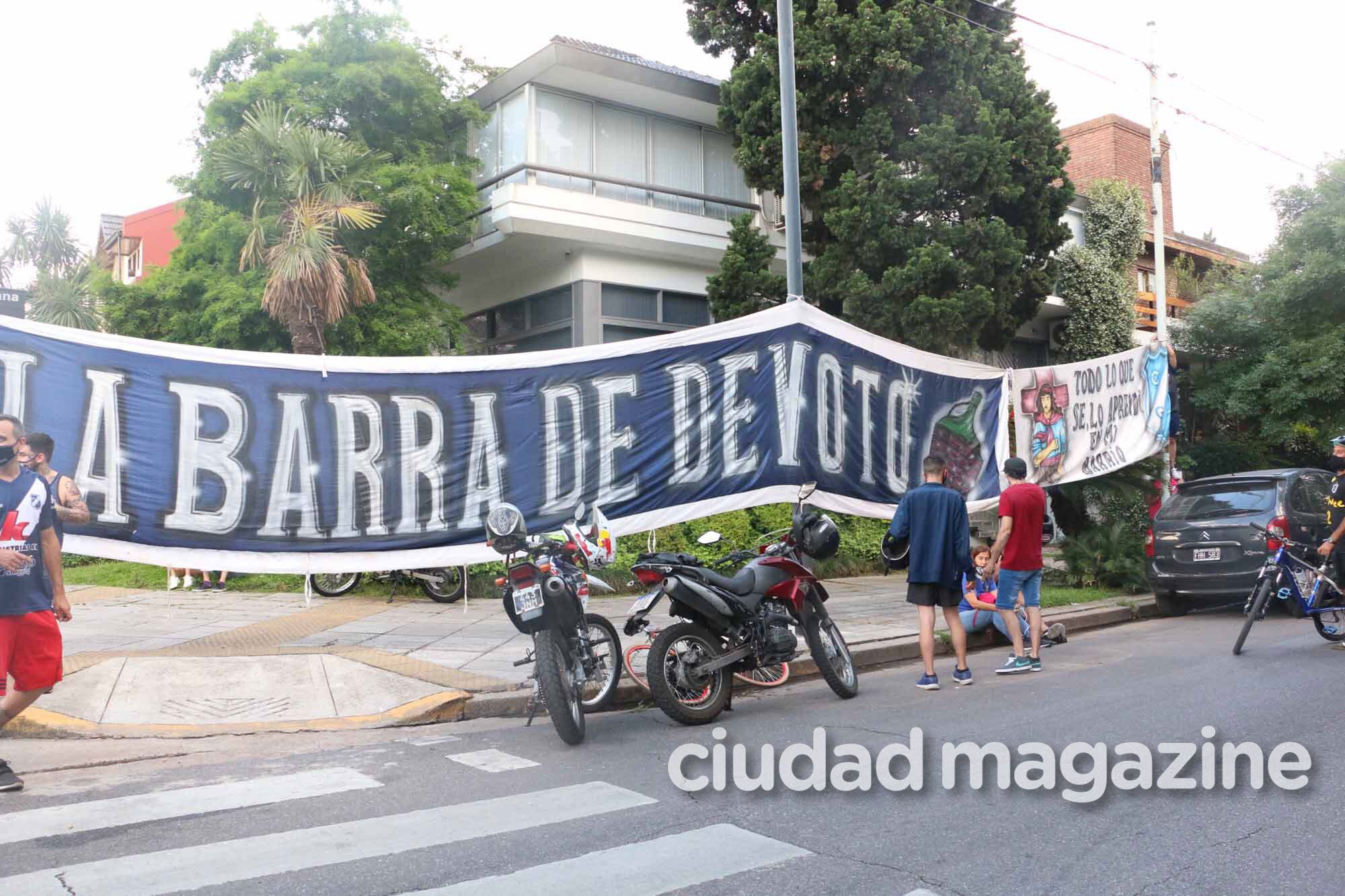 Las casas en las que vivió Diego Maradona se convirtieron en santuarios (Fotos: Movilpress)