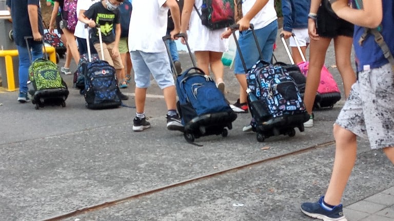 Las clases en la Ciudad comenzarán en forma presencial el 17 de febrero y habrá testeos a docentes. Foto: DPA.