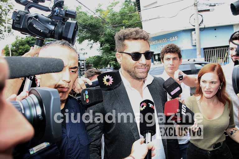 Las crudas fotos de Morena Rial encapuchada a la salida de la fiscalía