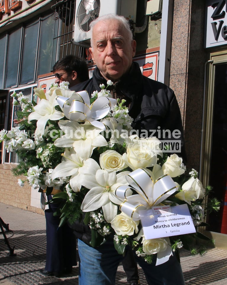 Las flores que Mirtha Legrand le envió a Selva Alemán por su muerte (Foto: Movilpress).