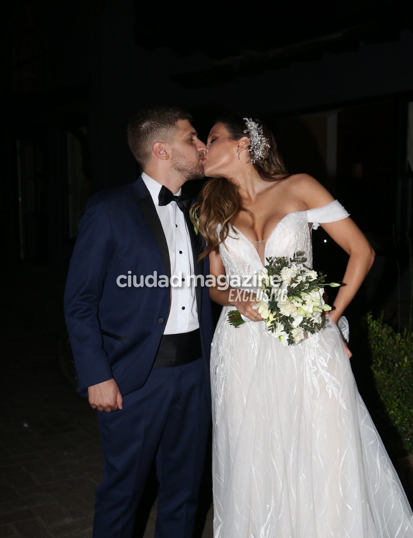 Las fotos de Barbie Vélez y Lucas Rodríguez en la noche de su fiesta de casamiento. (Foto: Movilpress)