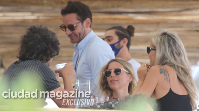 Las fotos de Benjamín Vicuña y su novia, Eli Sulichin almorzando en José Ignacio. Foto: GM Press