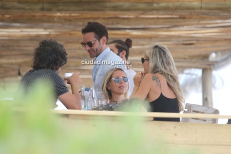 Las fotos de Benjamín Vicuña y su novia, Eli Sulichin: romántico almuerzo en José Ignacio