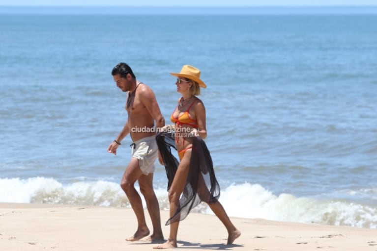 Las fotos de Dolores Barreiro y su novio, Santiago Gómez Romero, enamorados en la playa