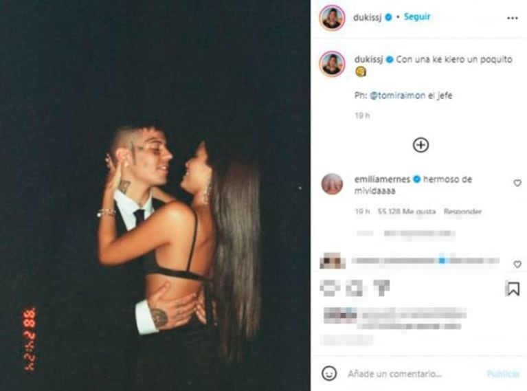 Las fotos de Duki y Emilia Mernes, enamorados en el casamiento de Ricky Montaner con Stefi Roitman