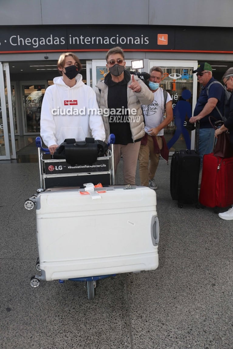 Las fotos de Felipe Fort en su regreso a la Argentina tras la muerte de Gustavo Martínez: habló del enojo de la familia de su tutor 