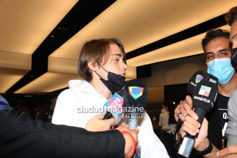 Las fotos de Felipe Fort en su regreso a la Argentina tras la muerte de Gustavo Martínez: habló del enojo de la familia de su tutor 