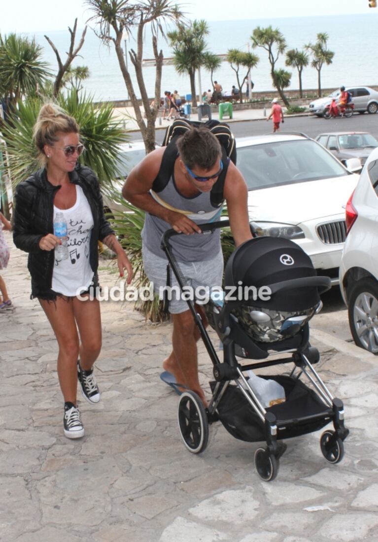 Las fotos de Flor Peña y Ramiro Ponce de León, de paseo con su bebé en Mar  del Plata | Ciudad Magazine