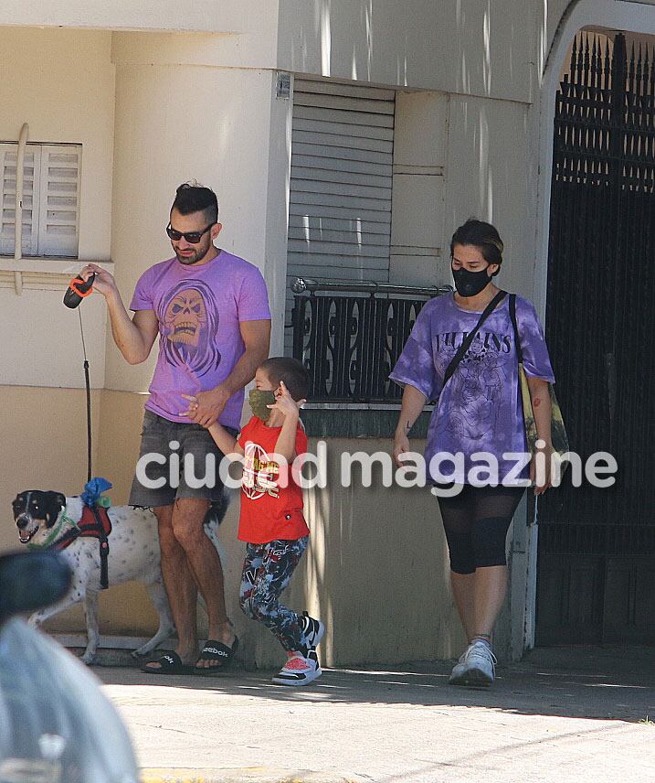 Las fotos de Jimena Barón y Tucu López, de paseo con Momo (Foto: Movilpress)