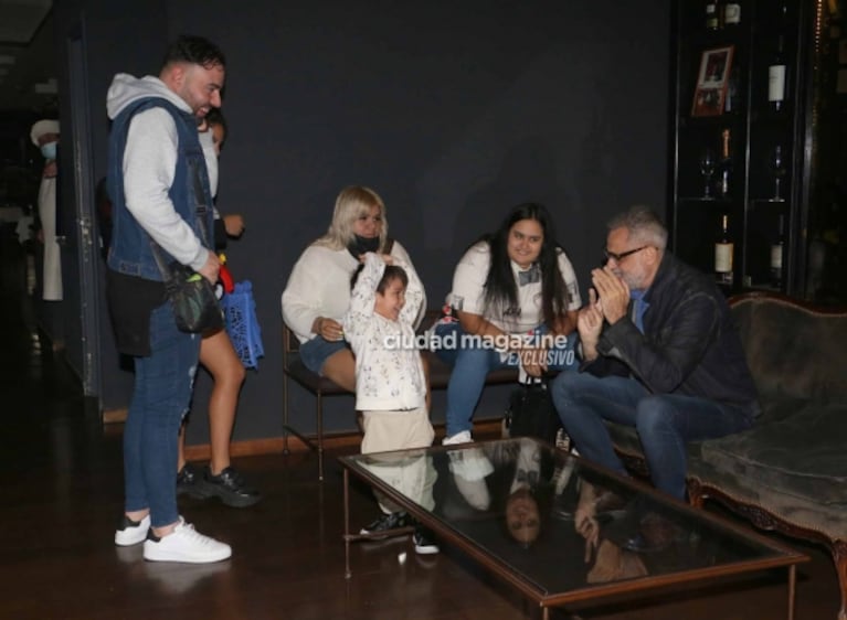 Las fotos de la cena familiar de Jorge Rial luego de que Morena confirmara su embarazo: buena onda con El Maxi, risas con su nieto y Rocío