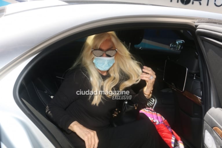 Las fotos de la vuelta de Susana Giménez a la Argentina: llegó en avión privado y con look total black