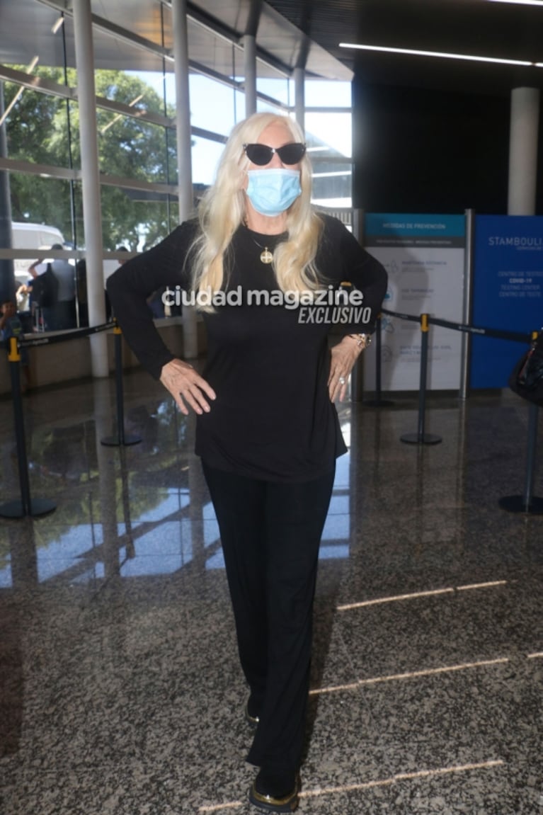 Las fotos de la vuelta de Susana Giménez a la Argentina: llegó en avión privado y con look total black