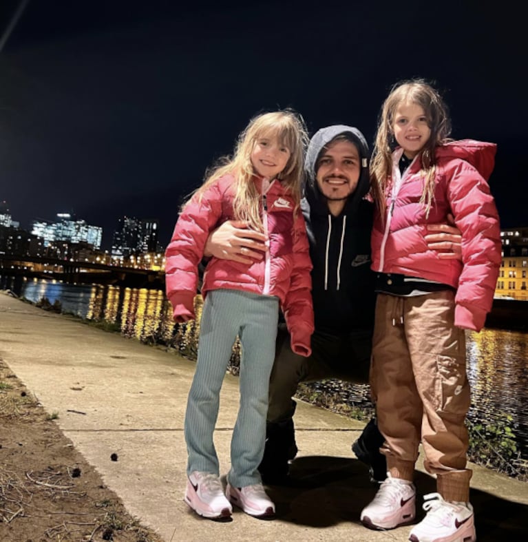 Las fotos de Mauro Icardi solo en París con sus hijas mientras Wanda Nara está en Milán: "Mis princesas"