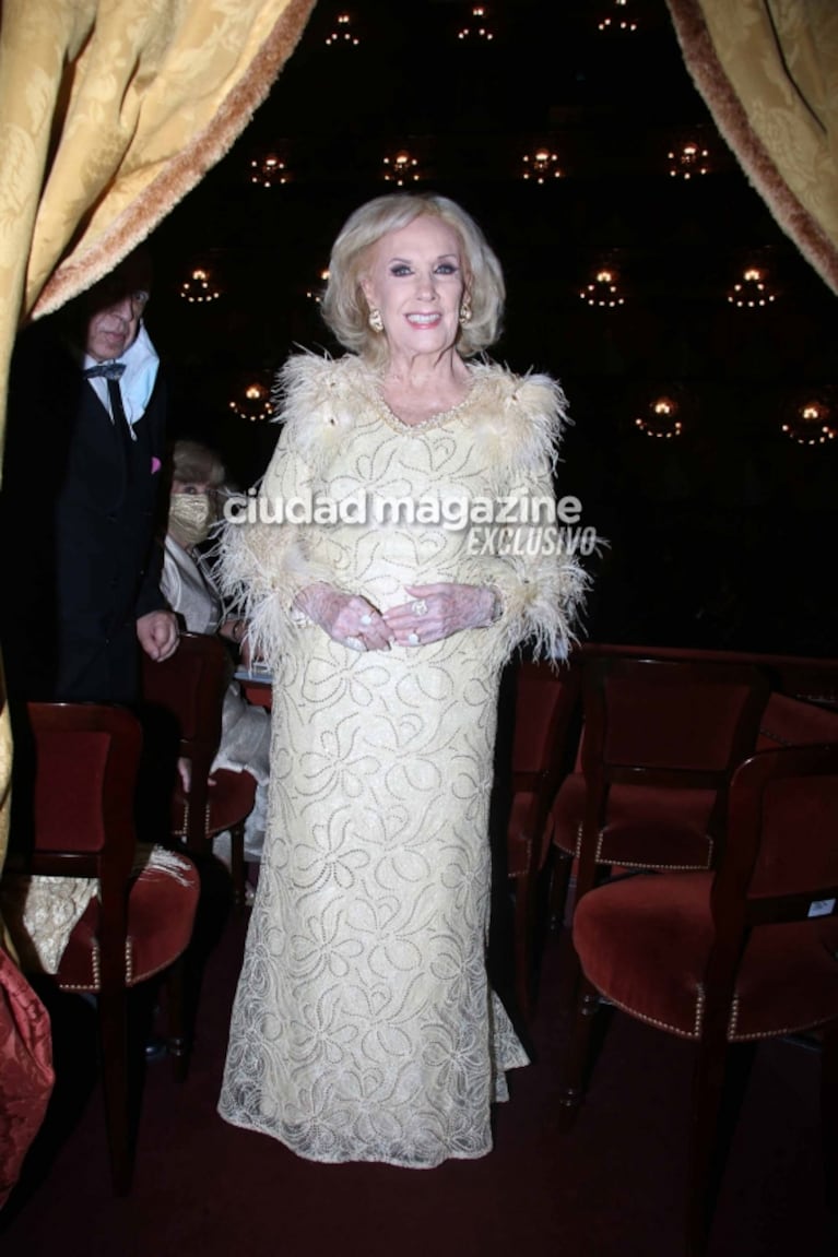 Las fotos de Mirtha Legrand, Juana Viale, Martín Redrado y su novia en el Teatro Colón: los looks más glamorosos 