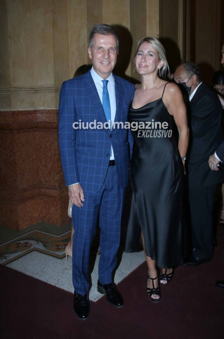 Las fotos de Mirtha Legrand, Juana Viale, Martín Redrado y su novia en el Teatro Colón: los looks más glamorosos 