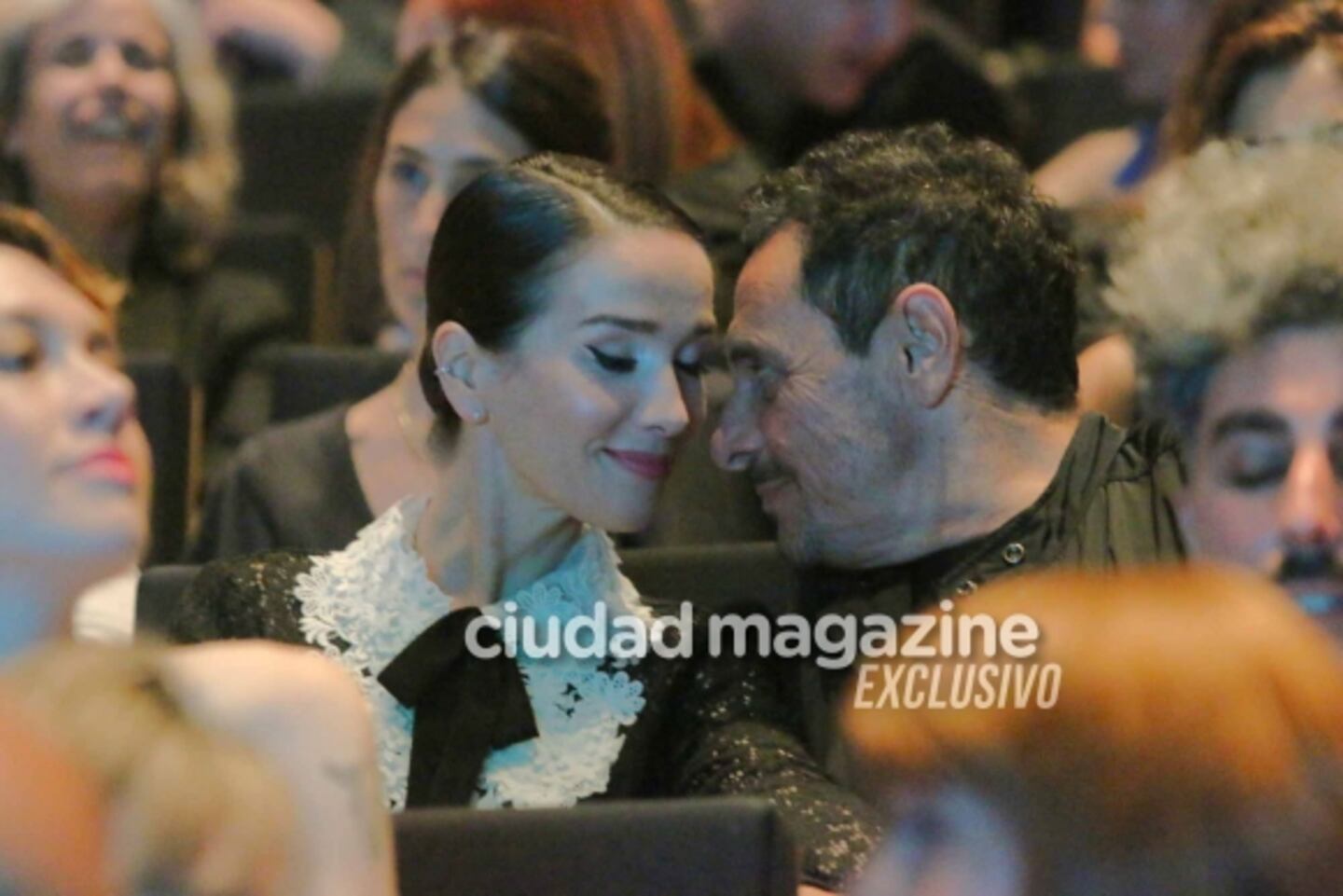 Las fotos de Natalia Oreiro, premiada y súper enamorada de Ricardo Mollo en  los Premios Cóndor de Plata a las Series | Ciudad Magazine