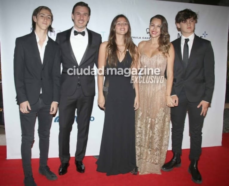 Las fotos de Pampita y Roberto García Moritán en una gala benéfica: su hija Anita se robó todas las miradas