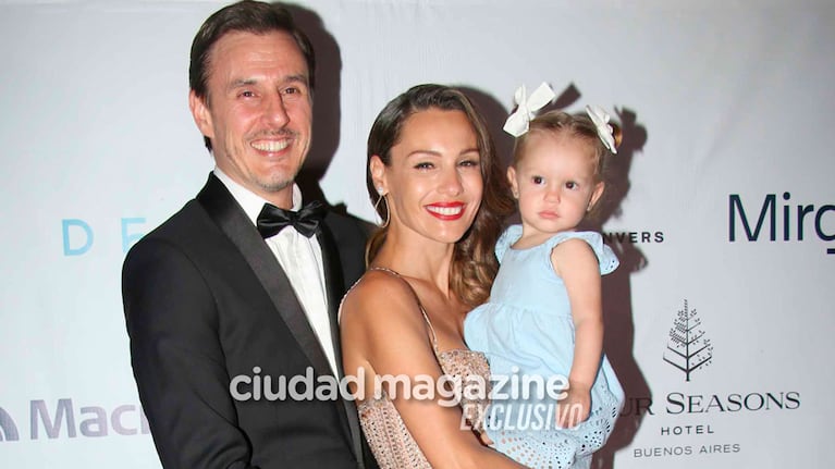 Las fotos de Pampita y Roberto García Moritán en una gala benéfica: su hija Anita se robó todas las miradas