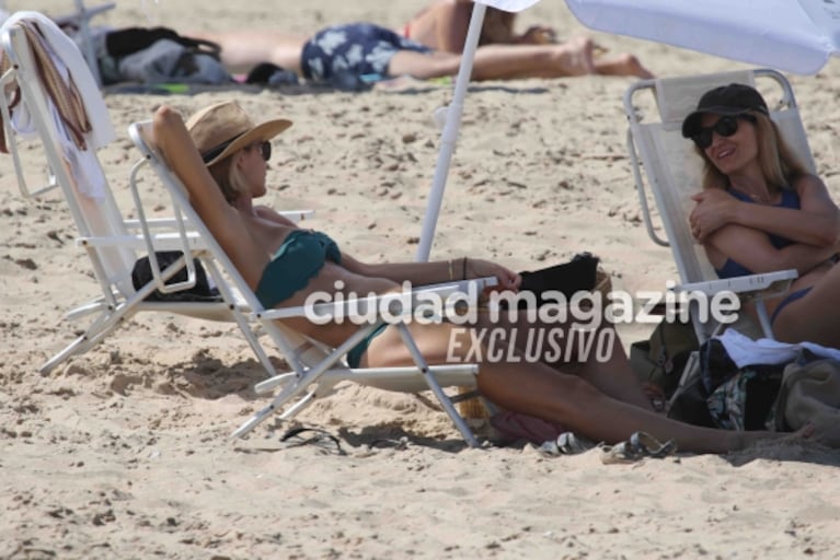 Las fotos de Ricky Sarkany y su esposa en Punta del Este: el primer verano de playa sin Sofía 