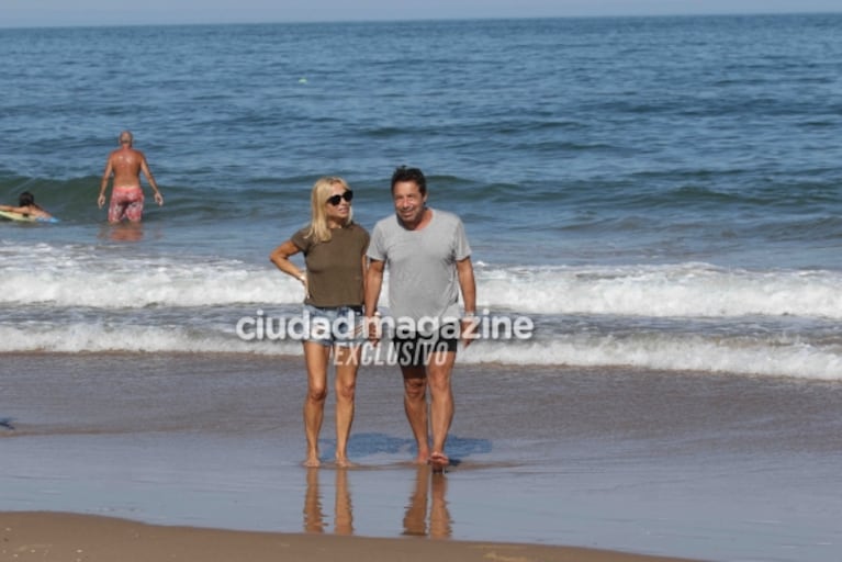 Las fotos de Ricky Sarkany y su esposa en Punta del Este: el primer verano de playa sin Sofía 