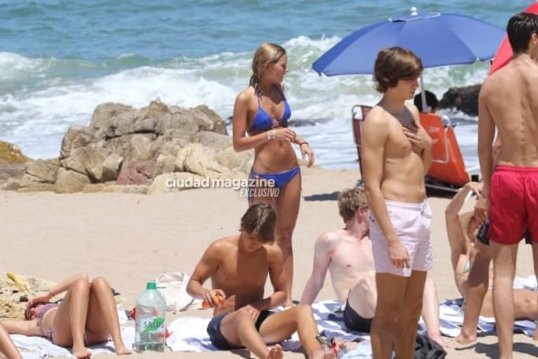 Las fotos de Valeria Mazza con Alejandro Gravier, sus hijos y amigos en las playas de Punta del Este 