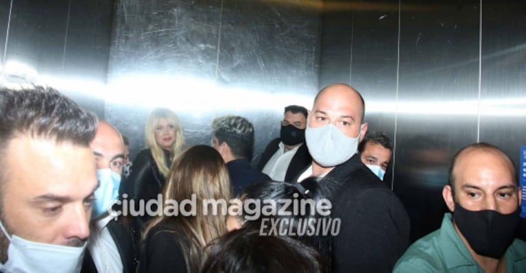 Las fotos de Wanda Nara y L-Gante envueltos en un escándalo en pleno evento: peleas y polémica con la prensa