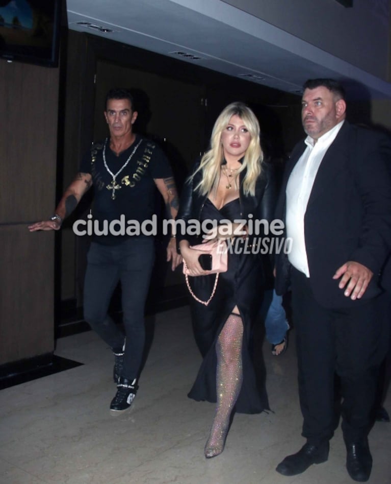 Las fotos de Wanda Nara y L-Gante envueltos en un escándalo en pleno evento: peleas y polémica con la prensa