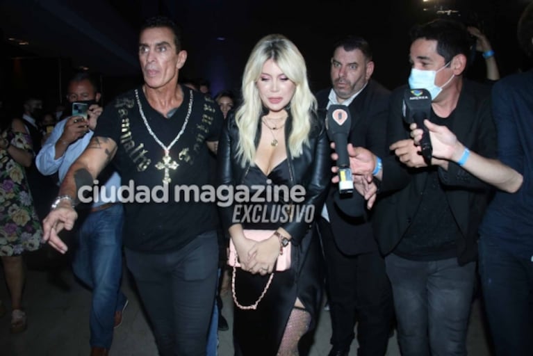 Las fotos de Wanda Nara y L-Gante envueltos en un escándalo en pleno evento: peleas y polémica con la prensa