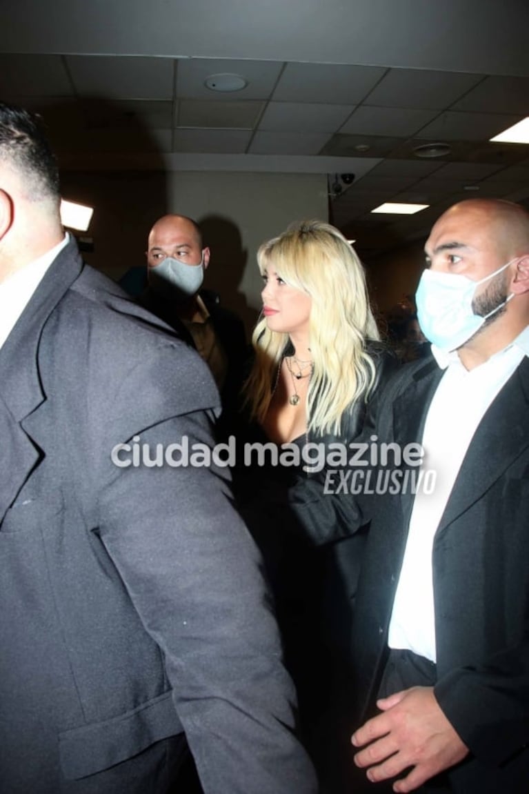 Las fotos de Wanda Nara y L-Gante envueltos en un escándalo en pleno evento: peleas y polémica con la prensa