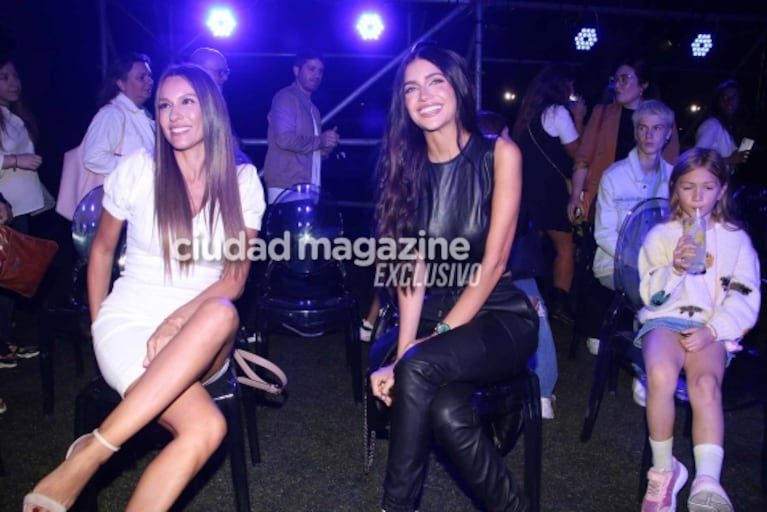 Las fotos de Zaira Nara con su hija Malaika en un evento de moda tras su separación y la buena onda con Pampita